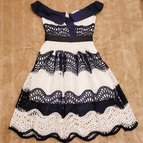 Self-Portrait Off-the-Shoulder Wave Guipure Short Dress - Picture 3 of 12